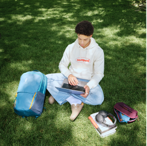 Retro Pullover Hoodie – Men’s